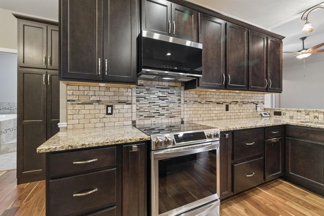 1409 Robbinwood Ct., Longview, TX 75601