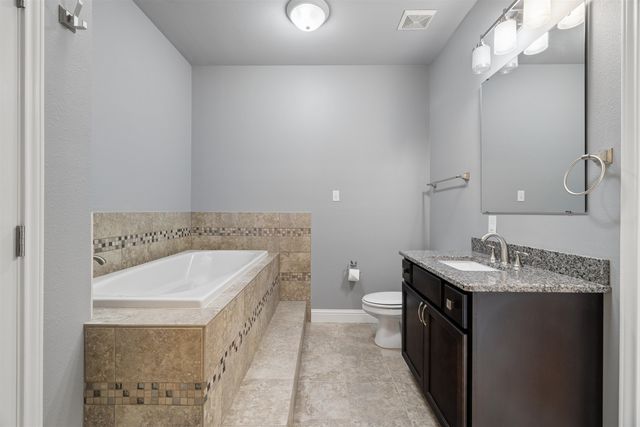 1409 Robbinwood Ct., Longview, TX 75601