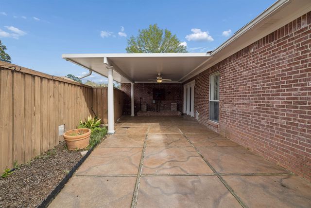 1409 Robbinwood Ct., Longview, TX 75601