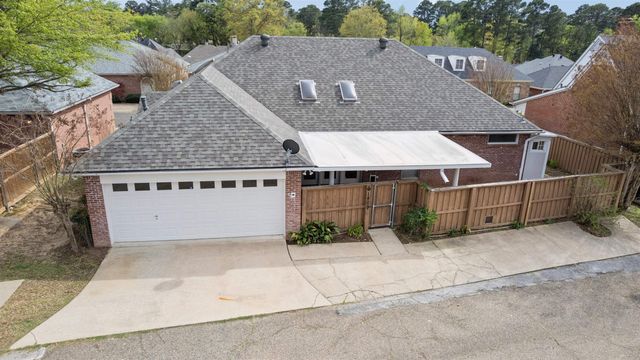1409 Robbinwood Ct., Longview, TX 75601
