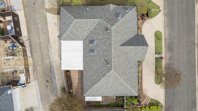 1409 Robbinwood Ct., Longview, TX 75601