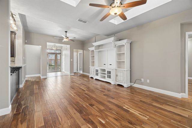 1409 Robbinwood Ct., Longview, TX 75601