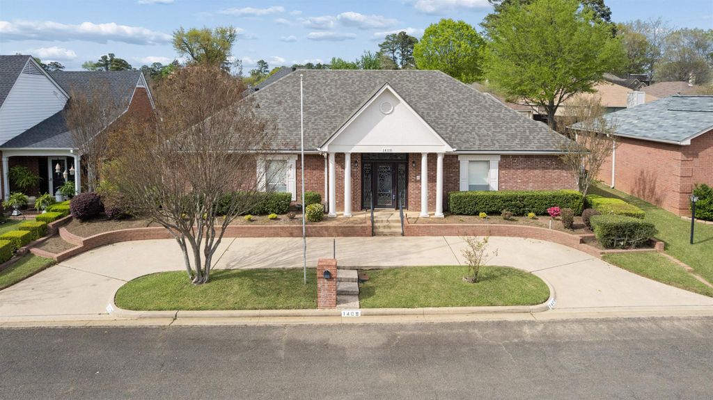 1409 Robbinwood Ct., Longview, TX 75601