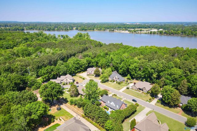2404 Hideaway Place SE, Decatur, AL 35603