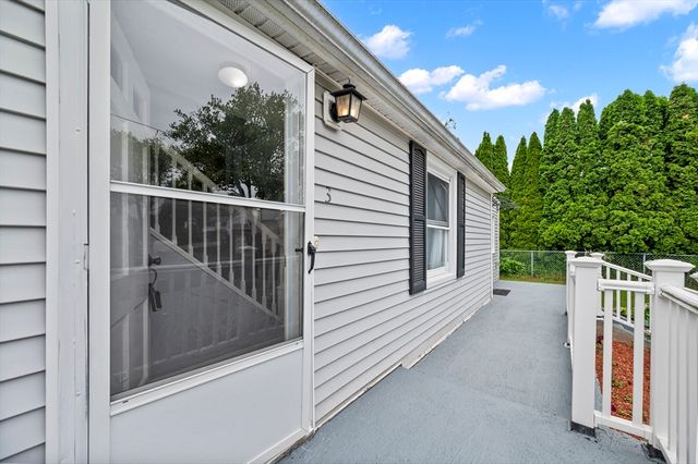 3 Rodman Rd, Webster, MA 01570