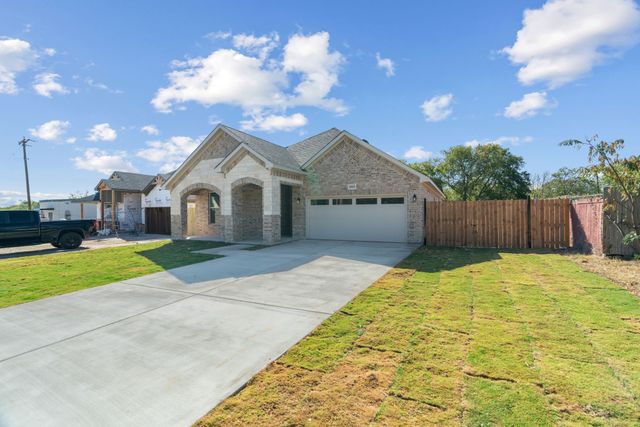 8811 Silver Creek Road, White Settlement, TX 76108