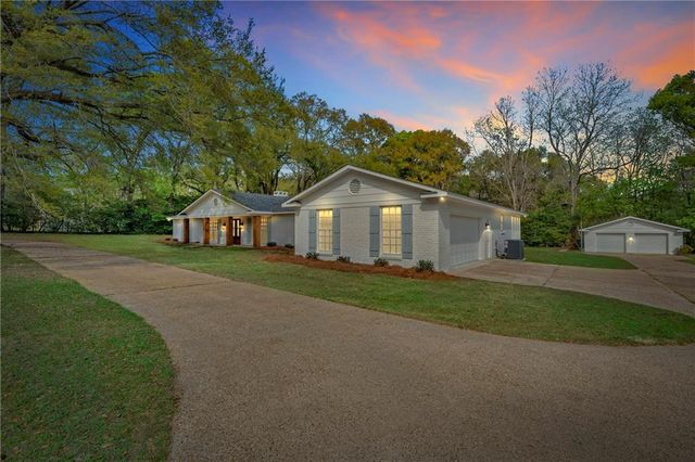 7273 Magnolia Avenue, Theodore, AL 36582