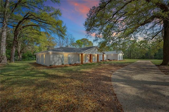 7273 Magnolia Avenue, Theodore, AL 36582