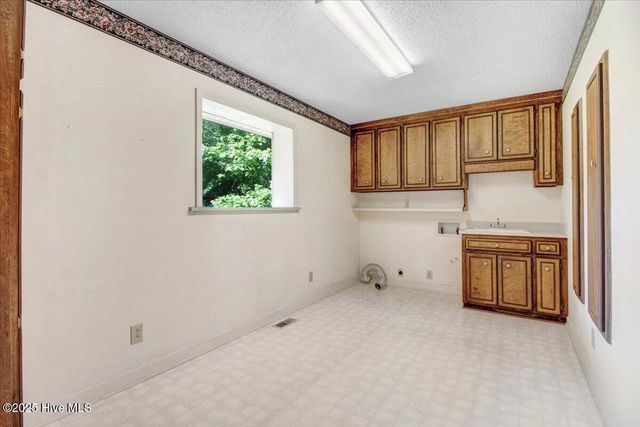 102 Trollingwood Drive, Goldsboro, NC 27534