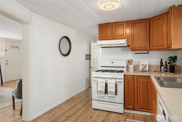 2021 204th Street SW, Lynnwood, WA 98036
