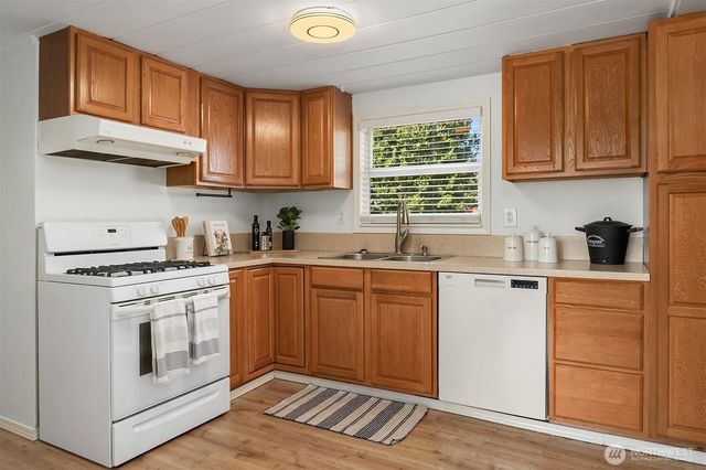 2021 204th Street SW, Lynnwood, WA 98036