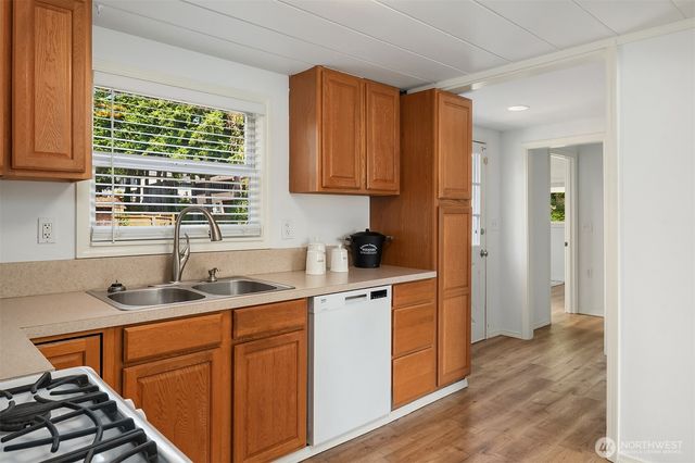 2021 204th Street SW, Lynnwood, WA 98036