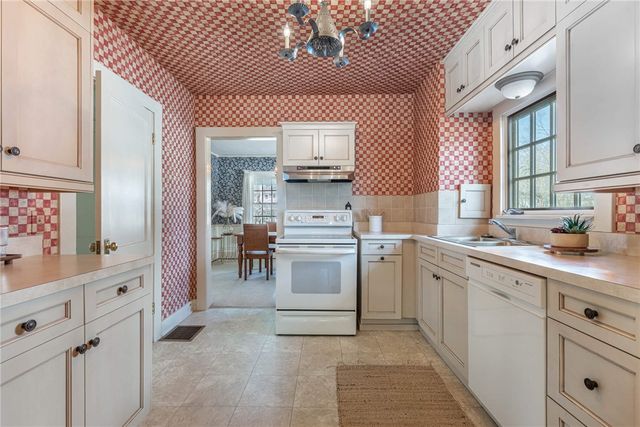 24 Greenmount Boulevard, Oakwood, OH 45419