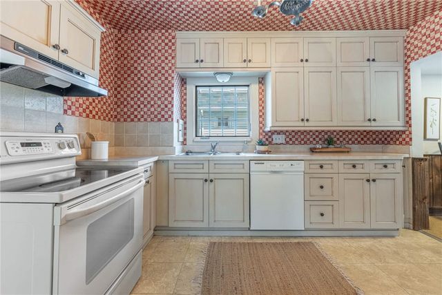 24 Greenmount Boulevard, Oakwood, OH 45419