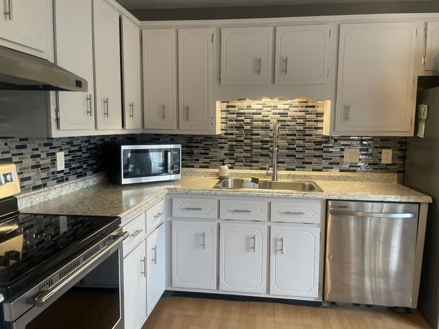 1914 Claymont Dr, Clarksville, TN 37040