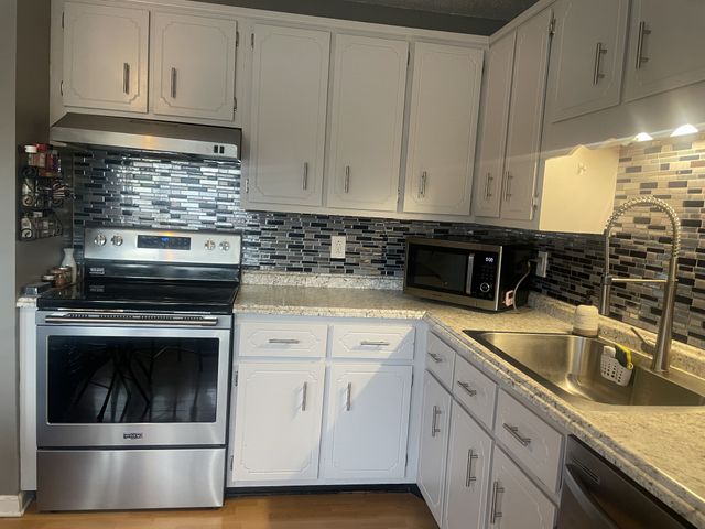 1914 Claymont Dr, Clarksville, TN 37040