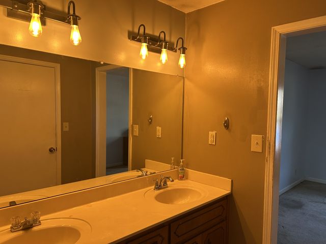 1914 Claymont Dr, Clarksville, TN 37040