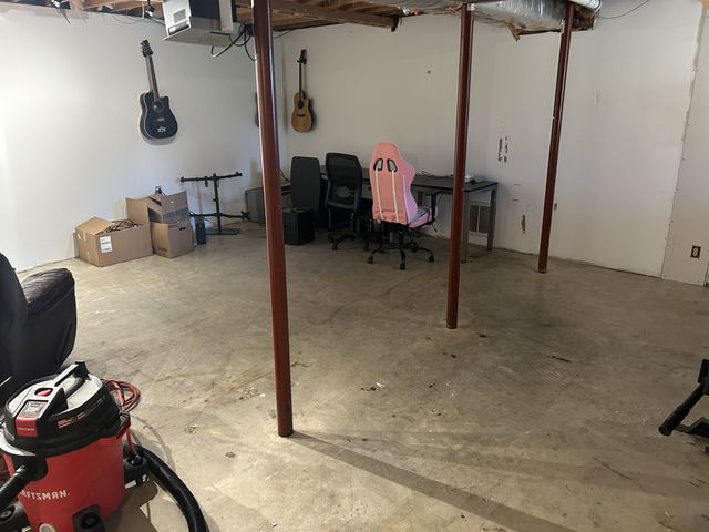 1914 Claymont Dr, Clarksville, TN 37040