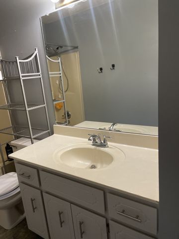 1914 Claymont Dr, Clarksville, TN 37040