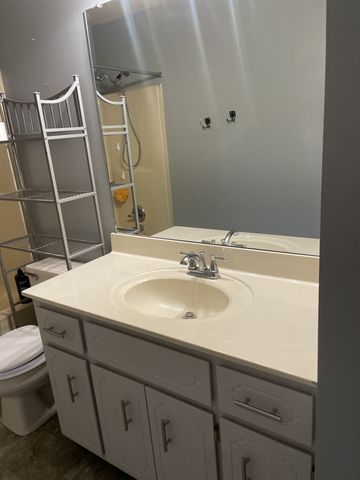 1914 Claymont Dr, Clarksville, TN 37040