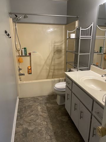 1914 Claymont Dr, Clarksville, TN 37040