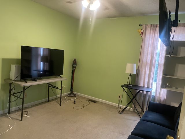 1914 Claymont Dr, Clarksville, TN 37040