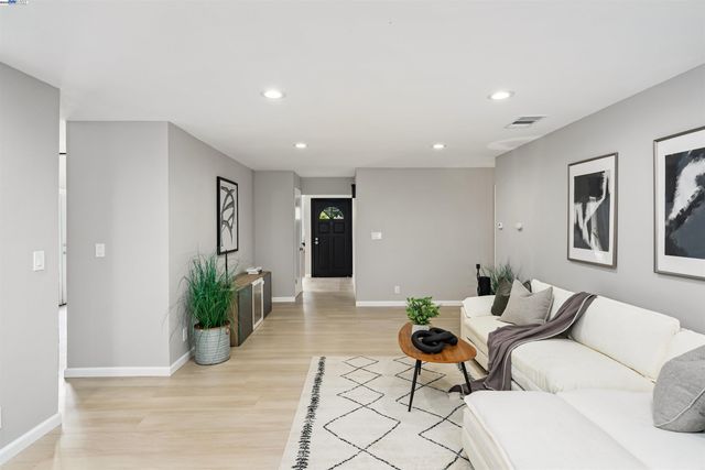 6330 TRI lane, El Sobrante, CA 94803