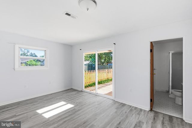 1100 N STERLING BLVD, Sterling, VA 20164