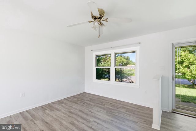 1100 N STERLING BLVD, Sterling, VA 20164