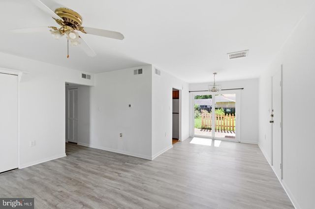 1100 N STERLING BLVD, Sterling, VA 20164
