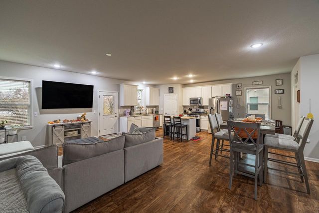 825 E Superior DRIVE, Edgerton, WI 53534