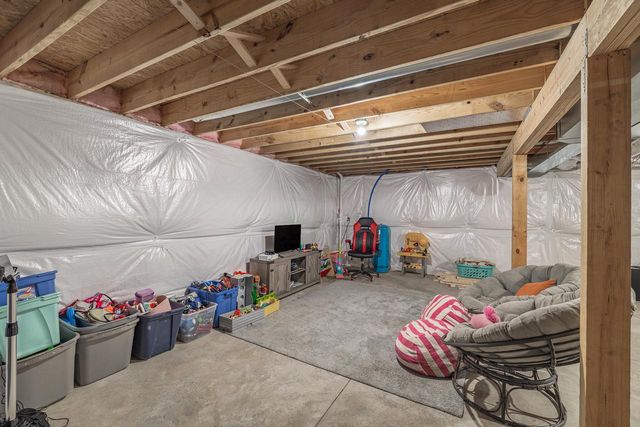 825 E Superior DRIVE, Edgerton, WI 53534