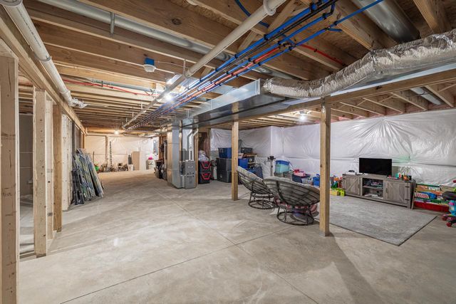 825 E Superior DRIVE, Edgerton, WI 53534