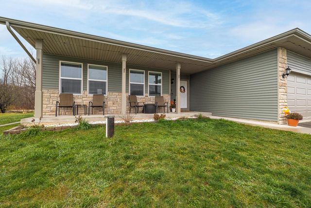 825 E Superior DRIVE, Edgerton, WI 53534