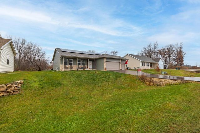 825 E Superior DRIVE, Edgerton, WI 53534