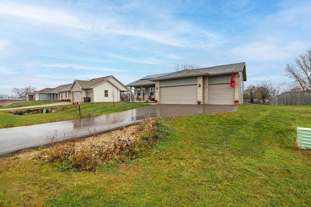 825 E Superior DRIVE, Edgerton, WI 53534