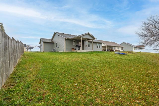 825 E Superior DRIVE, Edgerton, WI 53534