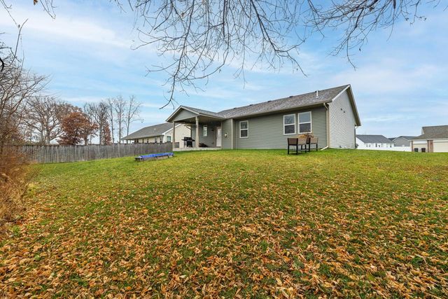 825 E Superior DRIVE, Edgerton, WI 53534