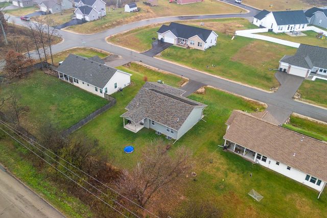 825 E Superior DRIVE, Edgerton, WI 53534