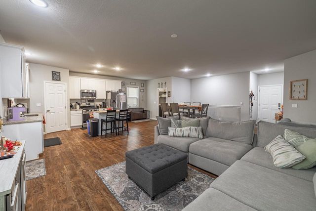 825 E Superior DRIVE, Edgerton, WI 53534