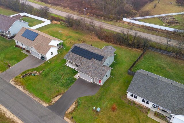 825 E Superior DRIVE, Edgerton, WI 53534