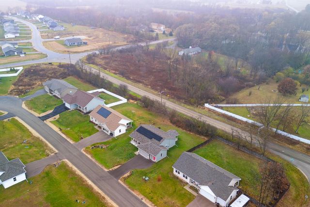 825 E Superior DRIVE, Edgerton, WI 53534