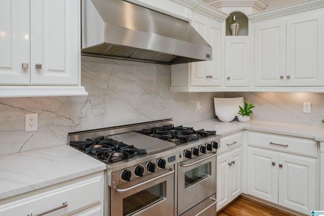 829 CROWN CIRCLE, Hoover, AL 35242