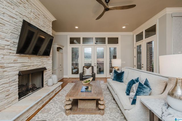 829 CROWN CIRCLE, Hoover, AL 35242