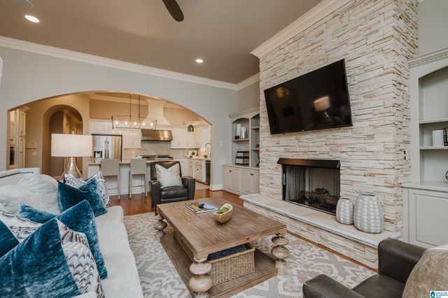 829 CROWN CIRCLE, Hoover, AL 35242