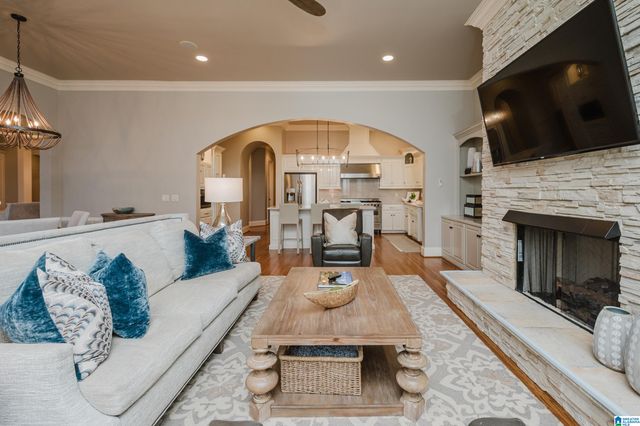 829 CROWN CIRCLE, Hoover, AL 35242