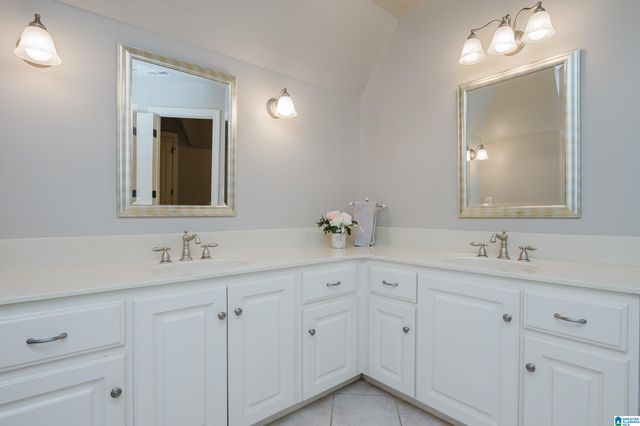 829 CROWN CIRCLE, Hoover, AL 35242