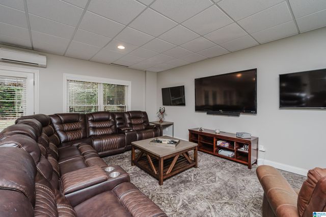 829 CROWN CIRCLE, Hoover, AL 35242