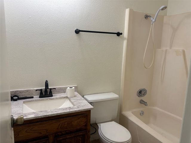 505 Huckleberry Drive, Lake Jackson, TX 77566
