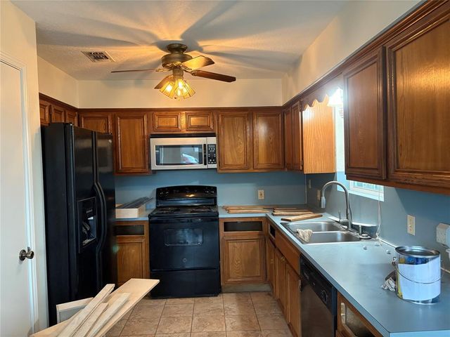 505 Huckleberry Drive, Lake Jackson, TX 77566